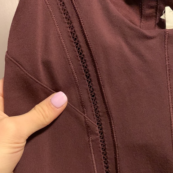 BURGUNDY LULULEMON TANK TOP - Picture 3 of 6